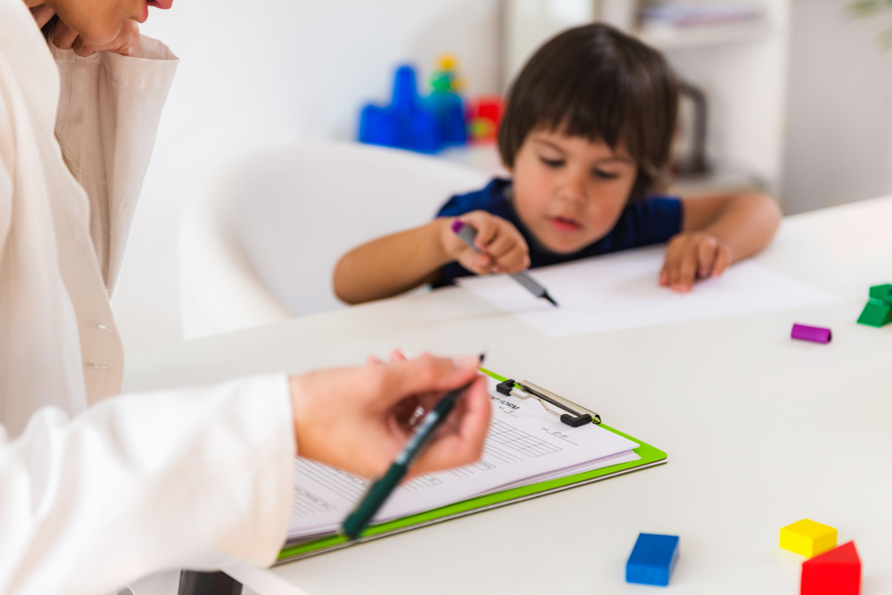 El valor del material didáctico de madera en la Psicología infantil